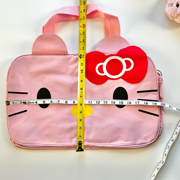 💝Hello Kitty Adorable Large Duffle Bag, Plush & Bag Charm - Picture 3 of 8